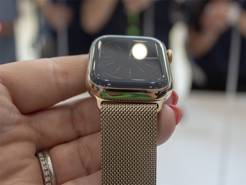 Đồng hồ vàng nam Apple Watch Series 8