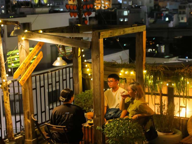 quán cafe rooftop hcm - Khói Rooftop