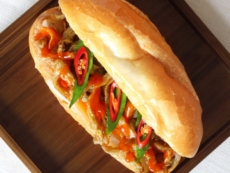 Bánh mì chả cá là một trong những món ăn sáng phổ biến