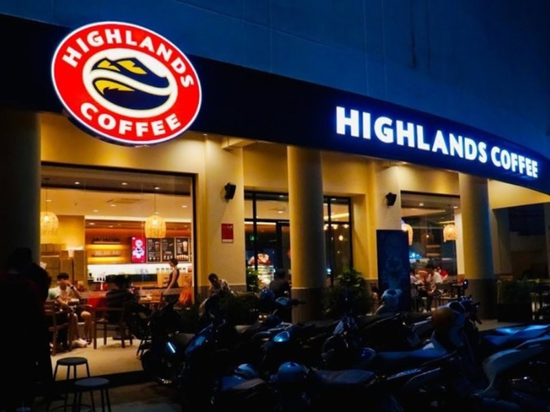 Highland Coffee với không gian hiện đại pha lẫn cùng nét truyền thống