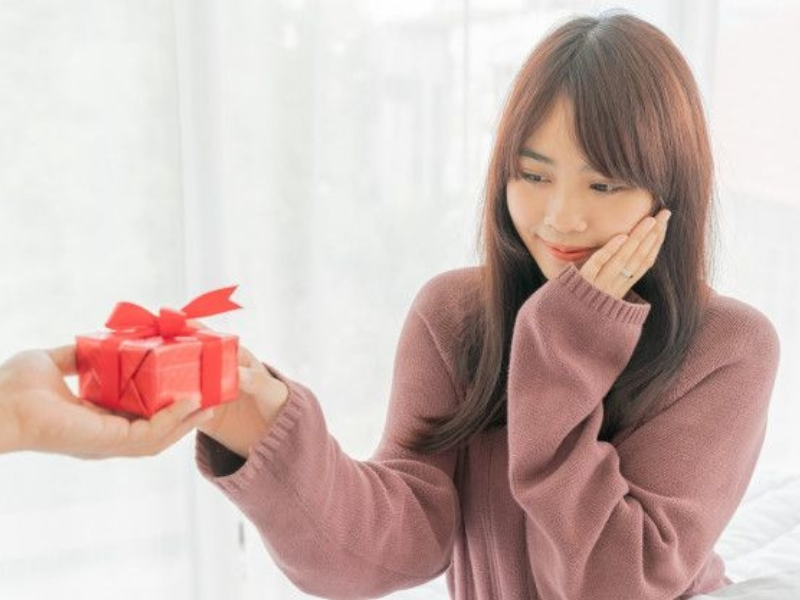 10 Quà Tặng Valentine Cho Nữ Khiến Nàng Xao Xuyến