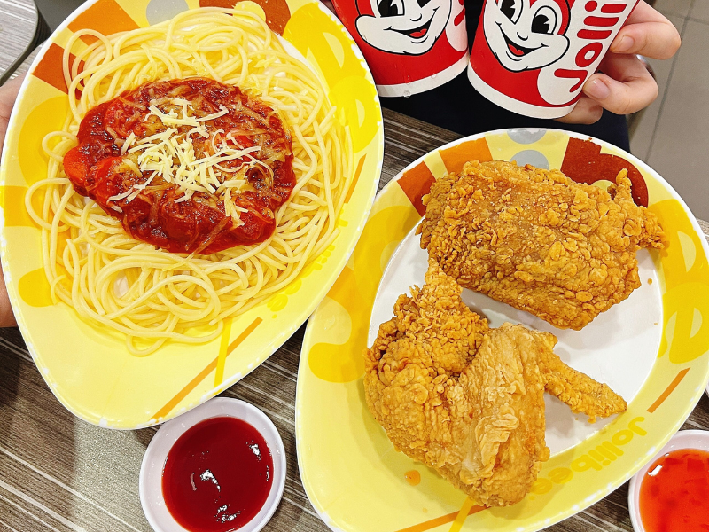 Jollibee – Gà Rán Quốc Dân Từ Philippines